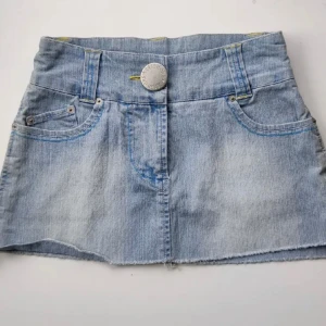 Lågmidjad jeanskjol - Lågmidjad jeanskjol från Miss Sixty! 