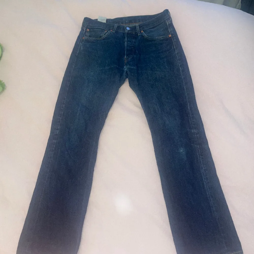 W31 / L30  Bara andvänts en gång och är i perfekt skick ☺️! Nypris är 1200 kronor. Jeans & Byxor.