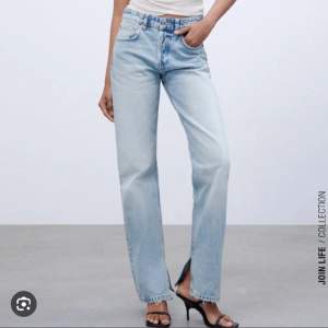 Mid waist/low blåa jeans från zara, aldrig använda. Med slits i storlek 38, passar även som en 36