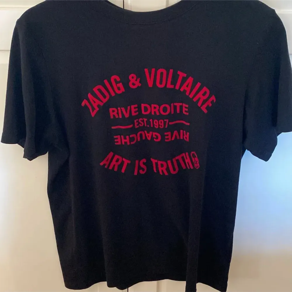 Cool Zadig et Voltaire t shirt i superfint skick. T-shirts.