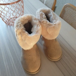 NYA Hunkemöller Tofflor storlek 38 - Jätte fina nya tofflor från Hunkemöller i storlek 38