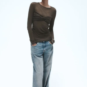 Ny zara tröja!  - Precis köpt! Aldrig använd men prislappen är av! Skit snygg fest topp😍