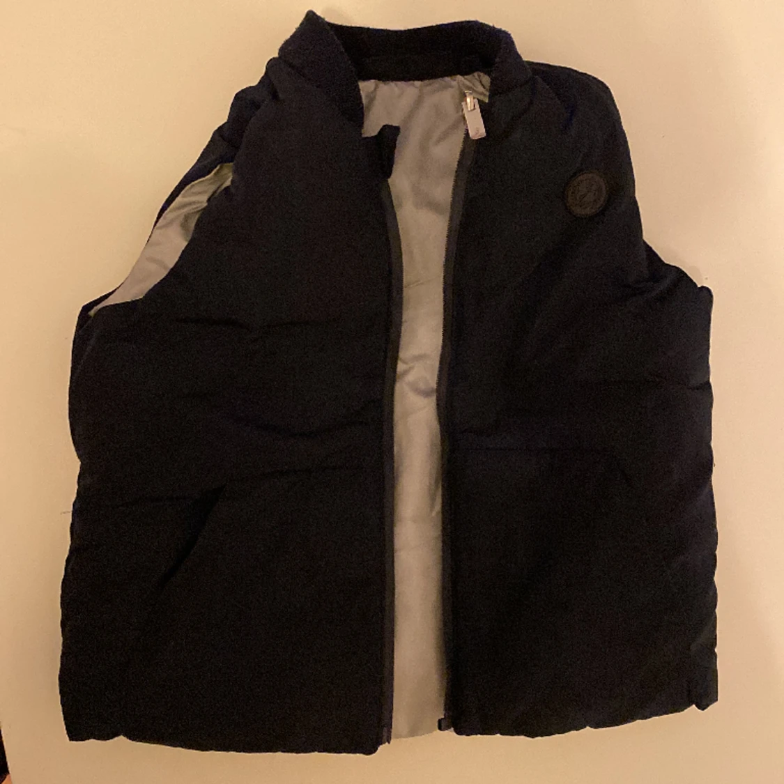 Sleevless jacket
