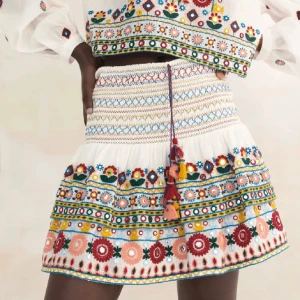 Zara kjol  - !!intressekoll!! Såå himla fin kjol ifrån zara 💕Endast använd 2-3 gånger 💕