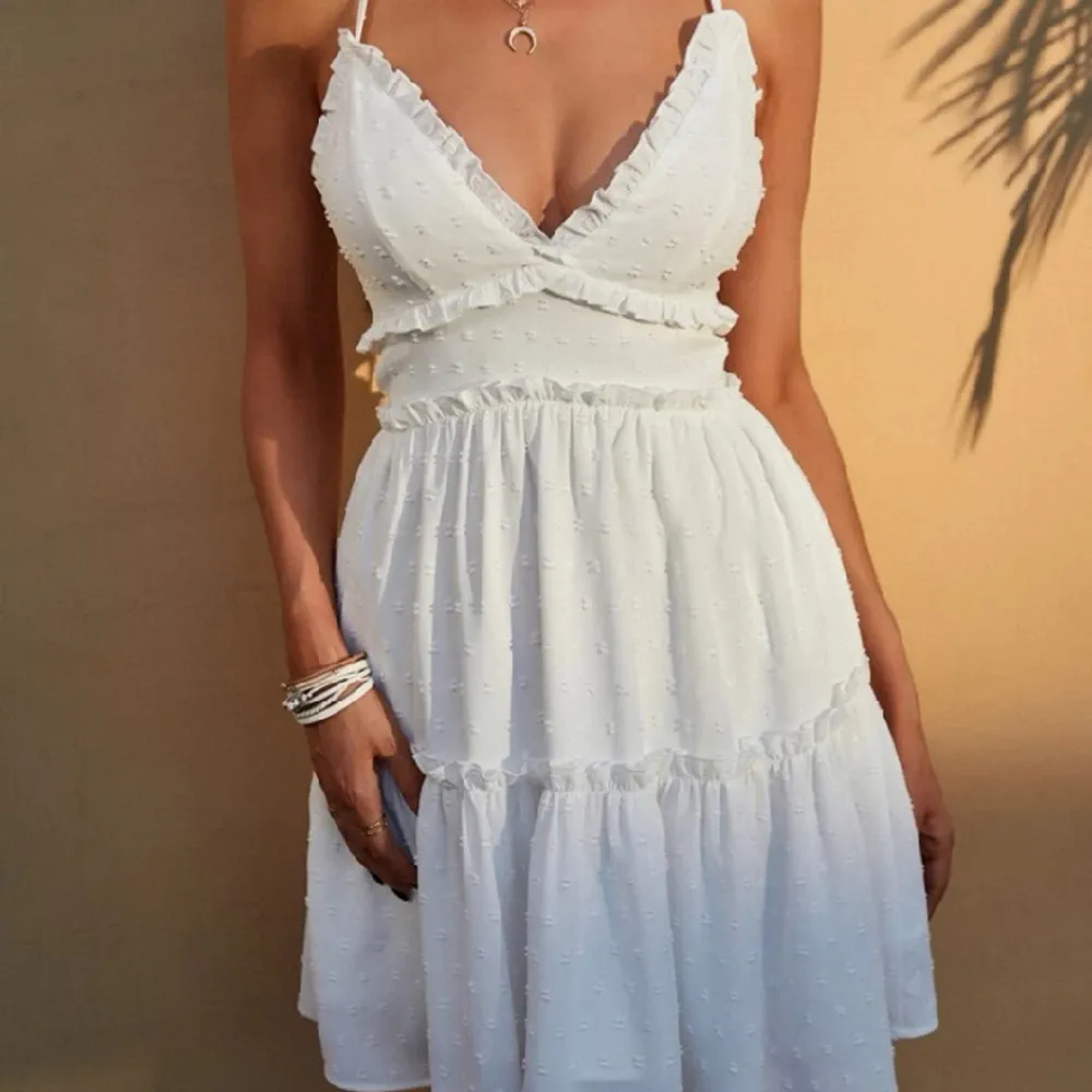 Superfin vit klänning, endast använd ett fåtal gånger. Perfekt som studentklänning!💕. Klänningar.