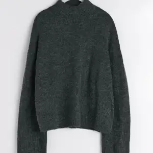 Säljer denna assnygga stickade tröja från Gina tricot!! Nyskick!! Ord pris är 359 och mitt pris är 225kr!!