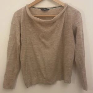 Tröja i ull - Finstickad tröja i 100 % ull i märket Signal i storlek s. I fint skick 