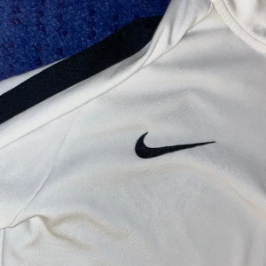 Nike träningströja - DriFit träningströja perfekt för gymmet/träning/löppass