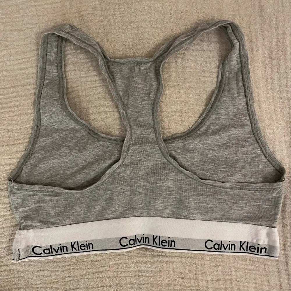 Bralette från Calvin Klein, storlek S!💗. Toppar.