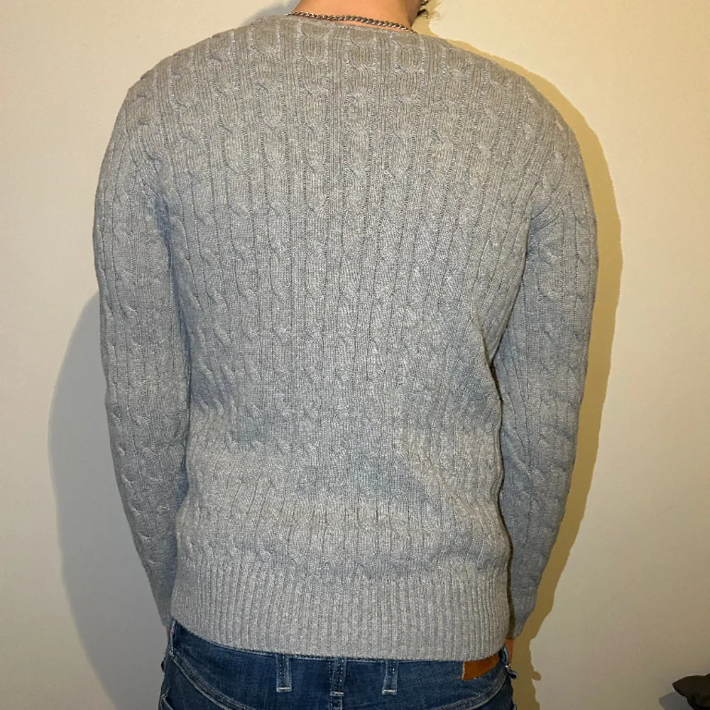 Snygg Ralph lauren knit pullover | Storleken är XL 18-20 år, sitter som M | Skick 8/10 inga defekter | Hör av er vid frågor!. Tröjor & Koftor.