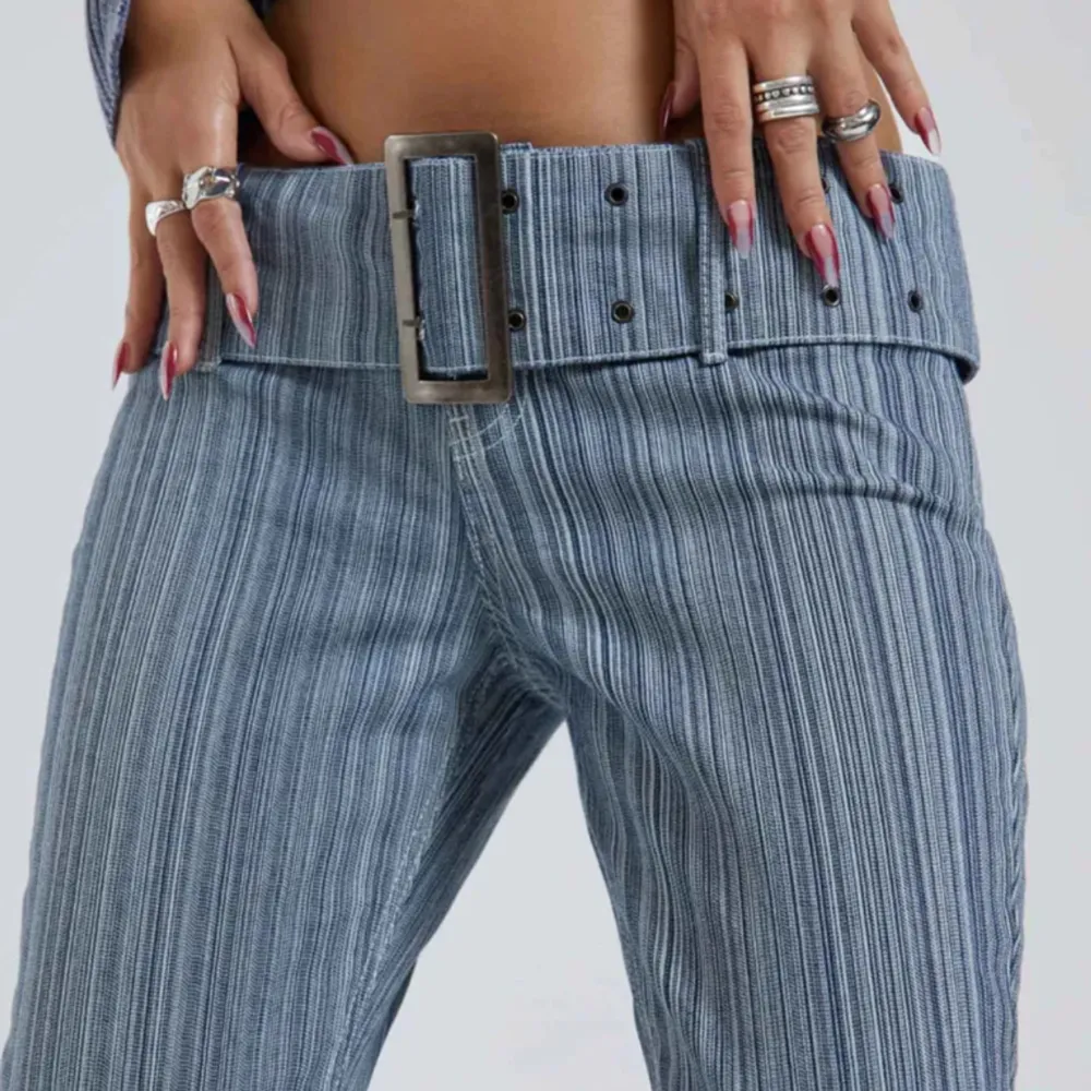 jätte snygga jeans från Jaded London, säljer för de va för små på mig. Nypris är 1200kr och storleken är W28. Jeans & Byxor.