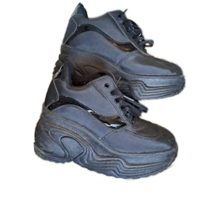 Chunky boots  - Str 41, eller 8. Men kan nog passa 39, 40 också. Lätt använda. Vid funderingar skicka gärna pm 💖😊 Pris är diskuterbart 