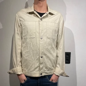 Riley overshirt - Säljer denna svin schyssta riley overshirt. Fråga gärna vid fler frågor👐🏾 Modell 186cm, 75kg  