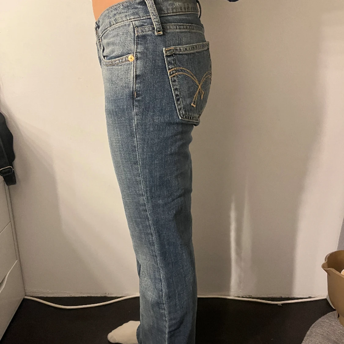 LÅGMIDJADE BOOTCUT JEANS - 2