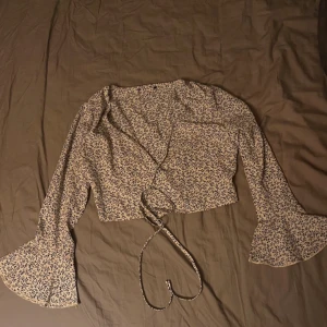 topp - väldigt söt topp fick som en extra i min vinted-order bra skick!