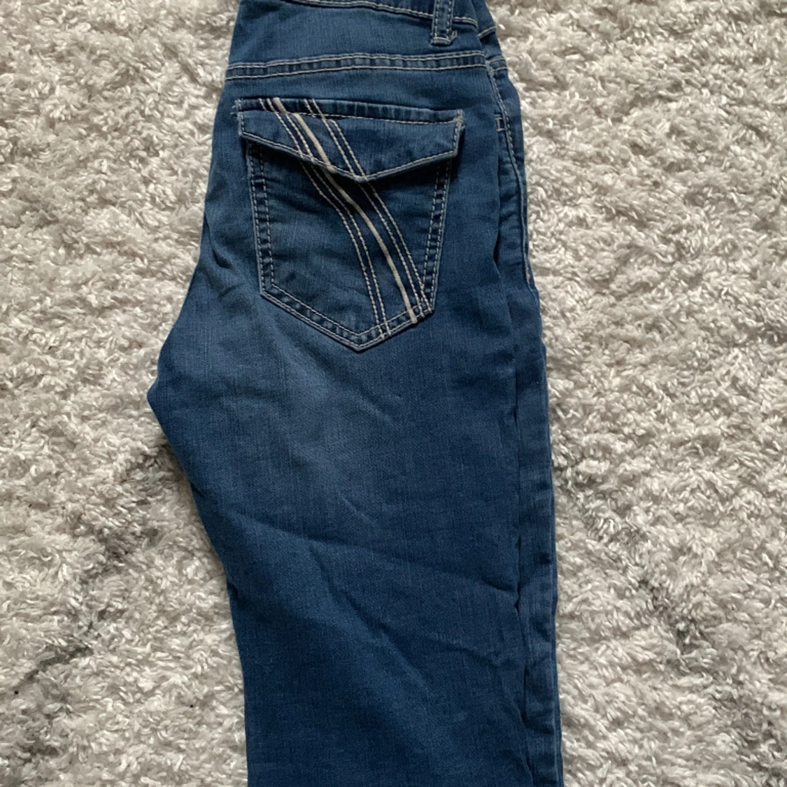 lågmidjade jeans