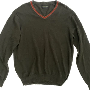 Vintage Tröja - Vintage tröja i bra skick. Storlek är L men skulle passa M också. 