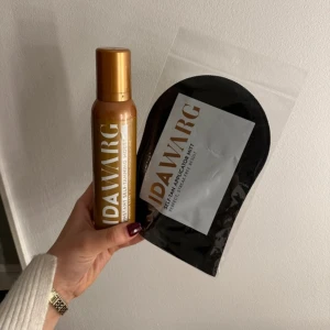 Ida Warg brun utan sol - Ida Warg self tanning mousse, medium dark samt en self-tan handske. Helt nytt! 180kr, köparen står för frakten.