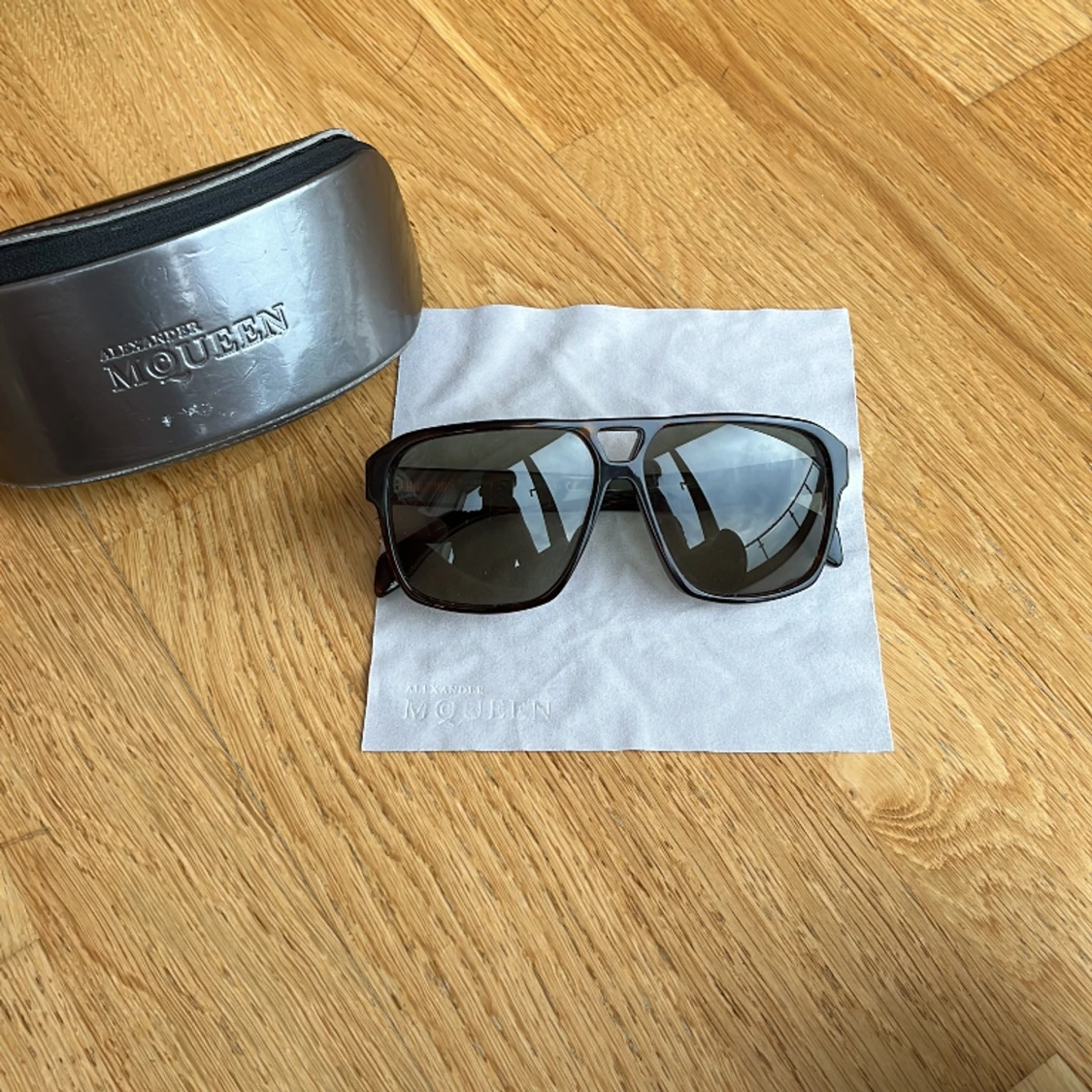 Alexander mcqueen Solglasögon