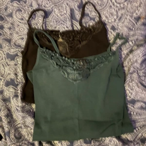 Linnen  - Två spetslinnen, aldrig använda (från Zalando) Båda för 60 kr 