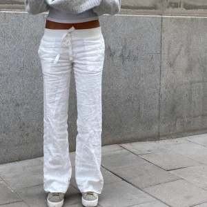 Linnebyxor Alobha Label  - Intressekoll på mina linnebyxor från Alobha Label! De är otrolig sköna och snygga, men har tyvärr börjar bli för stora. Stl M, men passar mig som har XS/S då de går att knyta i midjan! Säljer endast vid bra bud! De har en liten fläck som knappt syns!