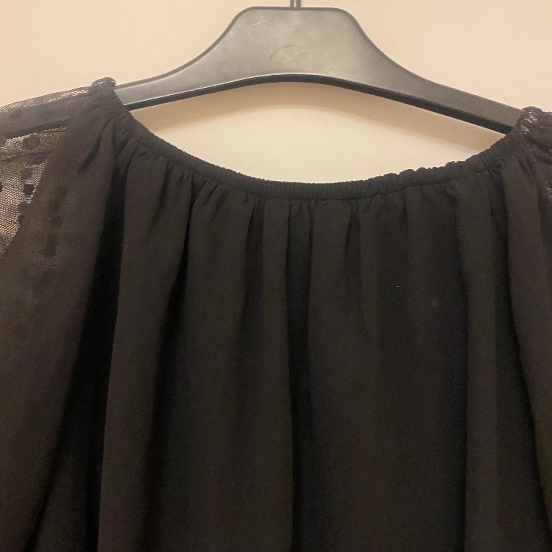 En svart blusa  - 90