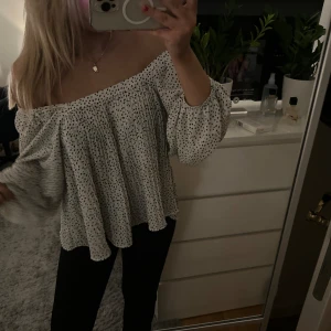 Topp - sååå söt topp med ballongärmar zara 💕 