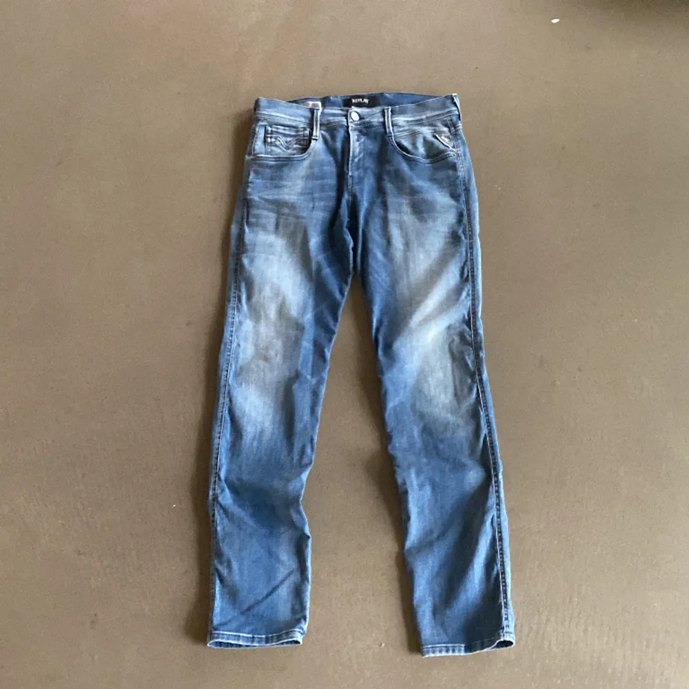 As feta replay anbass hyperflex i storlek 30/32, köpte för ett teg sedan men har knappast använt. I topp skick och perfekta till varmare tider. Hör av dig om du har några frågor!. Jeans & Byxor.