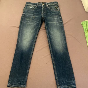 Replay jeans - Inga defekter! För fler bilder eller info kom pm W29/L30 Det är Willbi fit alltså straight slimfit.