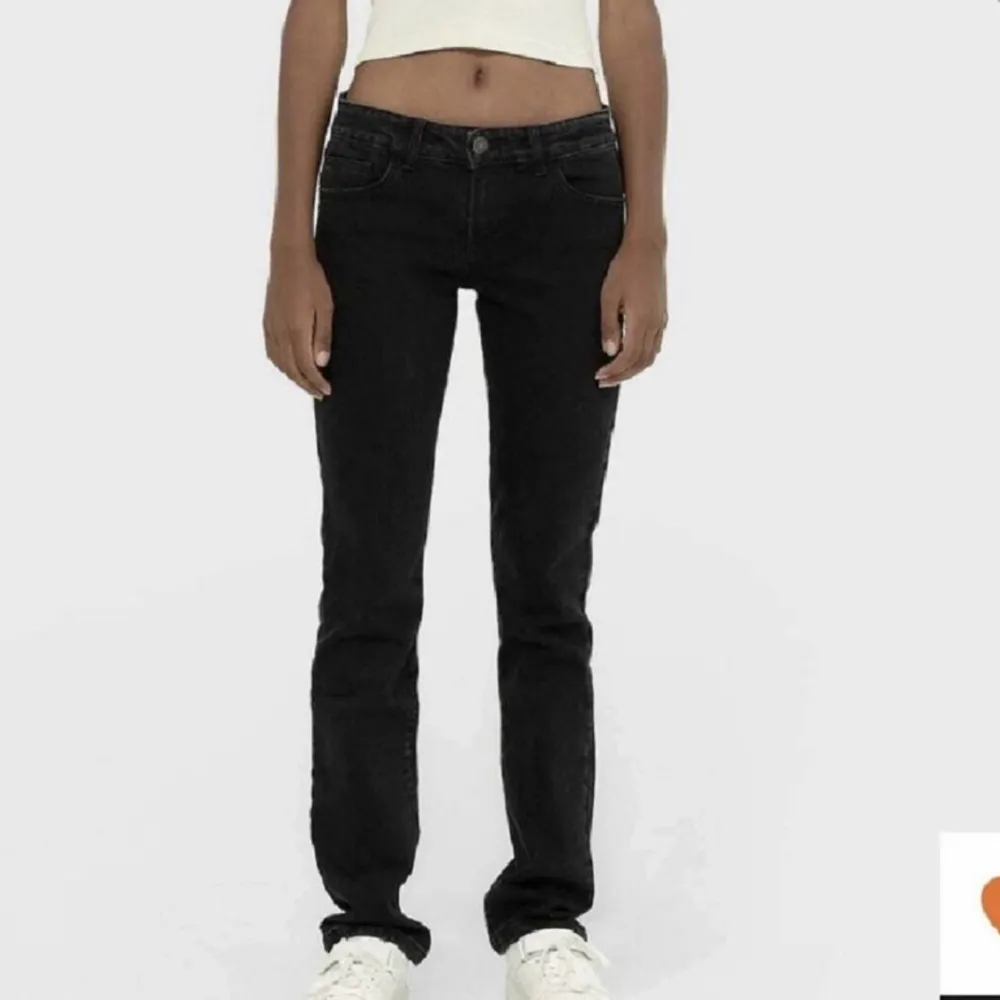 Lågmidjade jeans från strandinavius som är skit snygga!! Bra skick.. Jeans & Byxor.