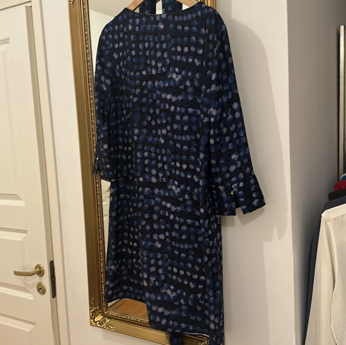 Klänning:tunika med prickar - 90