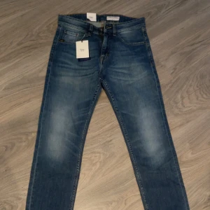 Tiger of Sweden slimfit jinz - Helt oanvända par feta Tiger of Sweden jeans. Vid funderingar så hör ni av er bara.