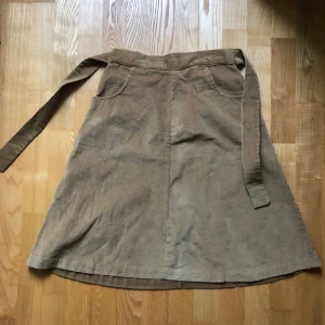 vintage midikjol - Väldigt fin vintage midikjol. 