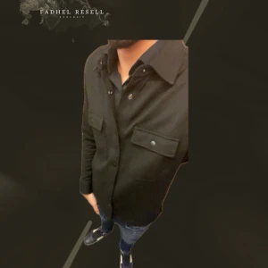 Selected homme overshirt  - Tja. Säljer min overshirt som tyvärr ej passar mig längre. Använd endast en gång, grym att använda inför kommande våren/sommaren. Nypris: 999kr mitt pris: 699. Passar perfekt för någon som är 175-180!!