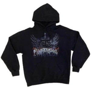 Urban Outfitters Hoodie - Hoodie från Urban Outfitters. Har lite ”sliten” stil, var så i org skick. Skriv om du har frågor eller vill ha fler bilder! Köparen står för frakt. Kan mötas i Stockholm 