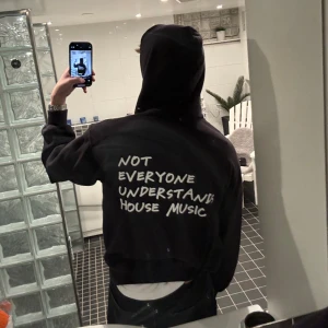 Marcus Rolf hoodie - Säljer denna magiska och sällsynta Marcus Rolf hoodie i storlek small! Inga hål eller defekter alls. Den är i en svart färg, har ni några frågor bara skriva 