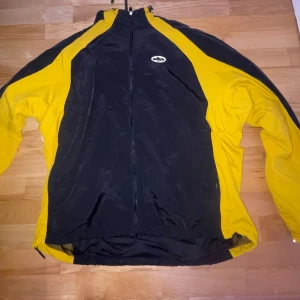 Corteiz Spring Jacket - Säljer nu min Corteiz Spring Jacket då jag aldrig använder den. Ligger på 120$ på stockx.