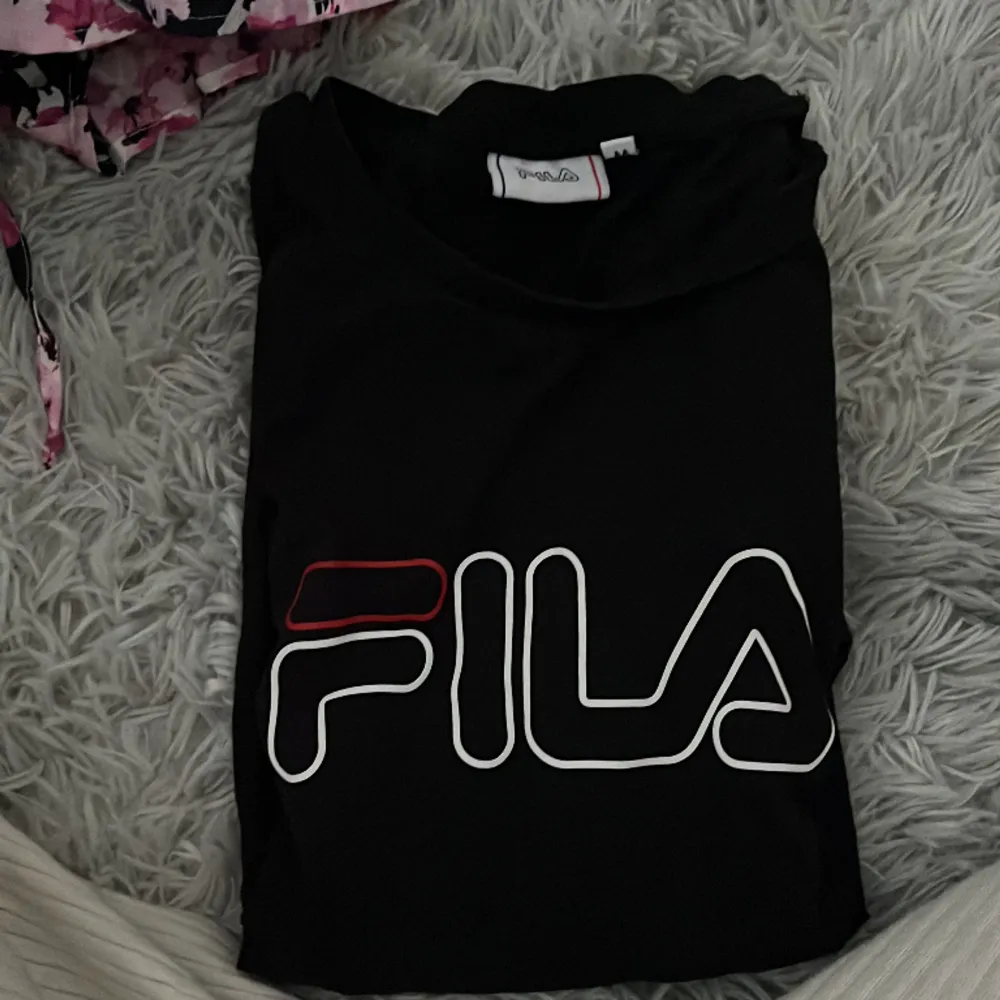 Snygg vanlig t-shirt från FILA! Knappt använd!  Passar XS/S. T-shirts.
