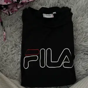 Snygg vanlig t-shirt från FILA! Knappt använd!  Passar XS/S