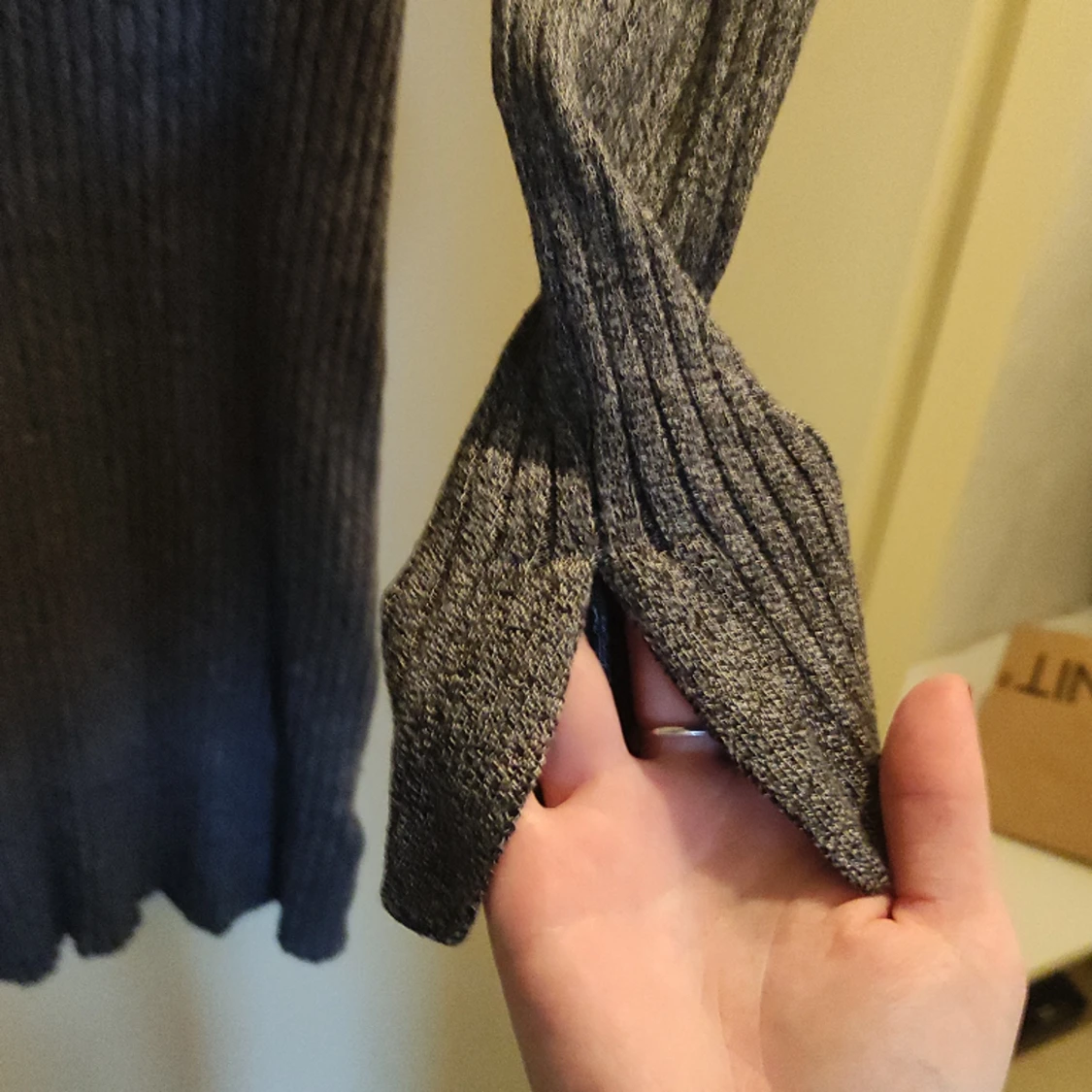 Mörkgrå ribbstickad klänning - 91