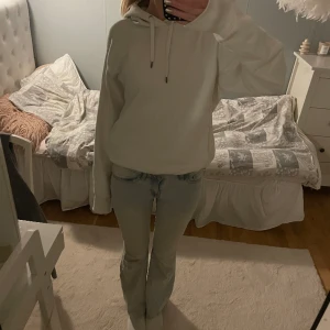 Superfina jeans! - Superfina utsvängda jeans som är lågmidjade och i bra skick!!💓