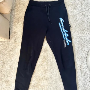 Hoodrich XS  - Hoodrich byxor  Strl XS Mörkblå  Näst intill nya, använda enstaka gång  