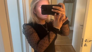 Fest top - Jätte snygg top men kommer tyvärr ej till användning:( den är xs men passar även mig som s/m