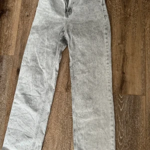 vida Grå jeans  - Bra skick Från Lindex  Modell Vanja 