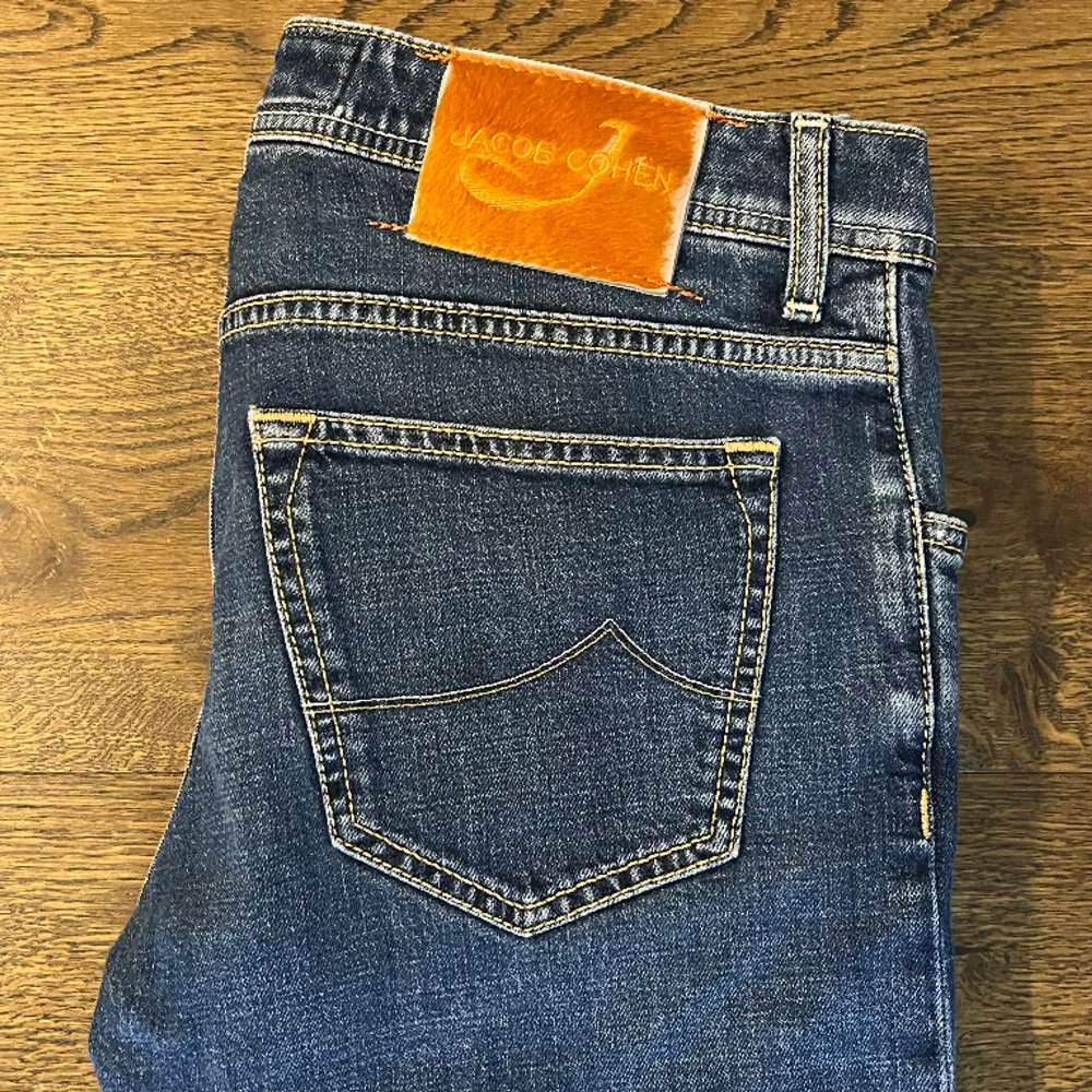 Säljer dessa slim jeans från Jacob Cohën i storlek 33 men passar 32. Jeansen är som nya. Skriv om du har några frågor. Priset kan diskuteras vid snabb affär.. Jeans & Byxor.