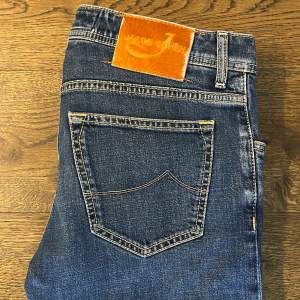 Säljer dessa slim jeans från Jacob Cohën i storlek 33 men passar 32. Jeansen är som nya. Skriv om du har några frågor. Priset kan diskuteras vid snabb affär.