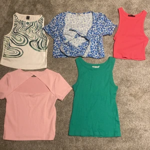 Toppar - Söta sommartoppar🌸🌼👙 50-90 kr styck. De är i st xs och s