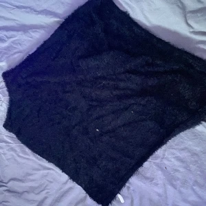 Poncho - Säljer en fin svart poncho🩷👚