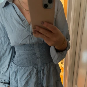 Jeans klänning  - Snugg jeans klänning, knappt använd 