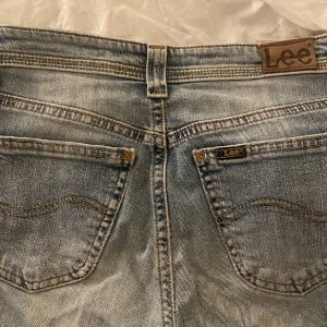 Jeans -  Jättefina bootcut lee jeans , har köpt dom här på Plick men har tyvärr inte kommit till användning💞🌸🥰 Skriv för mer bilder eller funderingar❤️